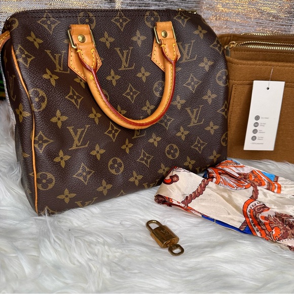 🔥FLASH SALE🔐 LV Speedy 25 in Monogram Print with 🔐, Twillies, & Bag Organizer - Picture 5 of 16